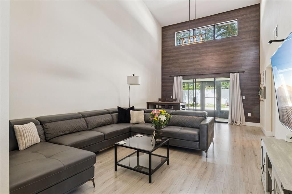 For Sale: $255,000 (2 beds, 2 baths, 1302 Square Feet)