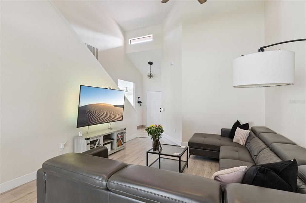 For Sale: $255,000 (2 beds, 2 baths, 1302 Square Feet)