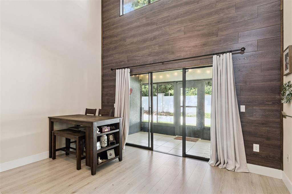 For Sale: $255,000 (2 beds, 2 baths, 1302 Square Feet)