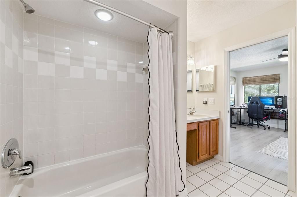 For Sale: $255,000 (2 beds, 2 baths, 1302 Square Feet)