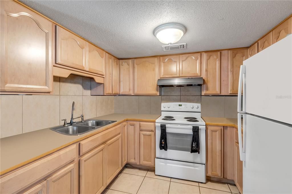 En Venta: $409,900 (4 camas, 2 baños, 2304 Pies cuadrados)