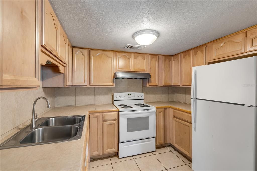 En Venta: $409,900 (4 camas, 2 baños, 2304 Pies cuadrados)