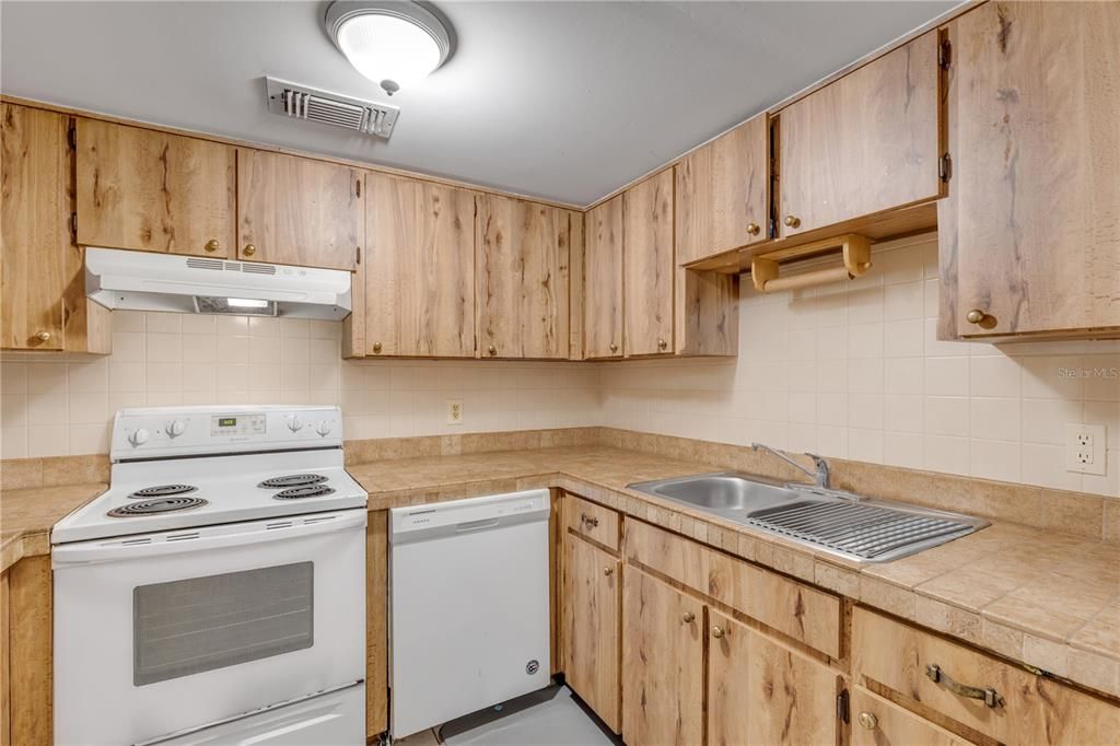 En Venta: $409,900 (4 camas, 2 baños, 2304 Pies cuadrados)