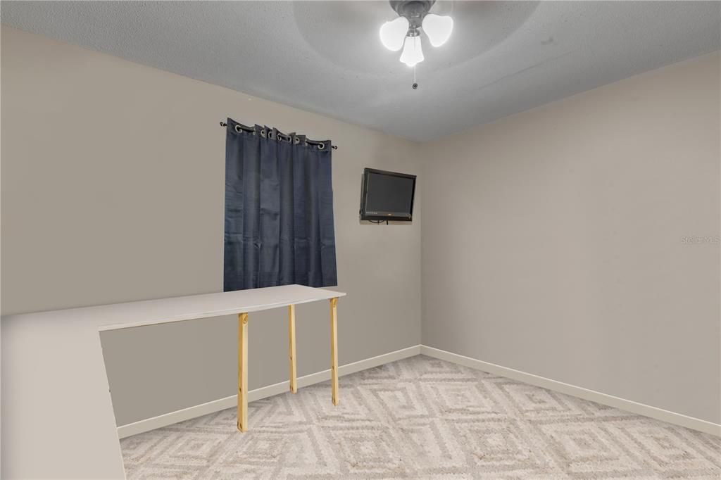 En Venta: $409,900 (4 camas, 2 baños, 2304 Pies cuadrados)