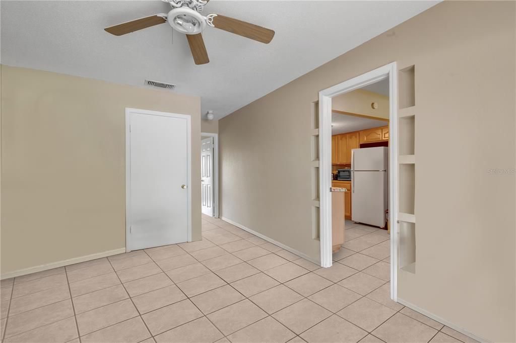 En Venta: $409,900 (4 camas, 2 baños, 2304 Pies cuadrados)