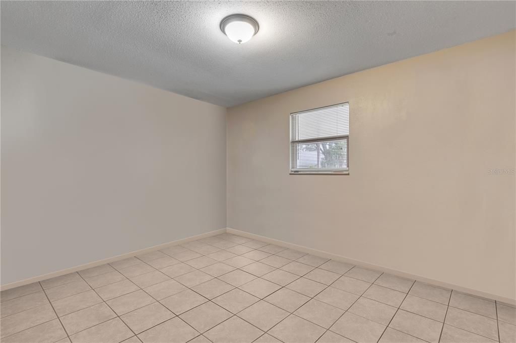 En Venta: $409,900 (4 camas, 2 baños, 2304 Pies cuadrados)
