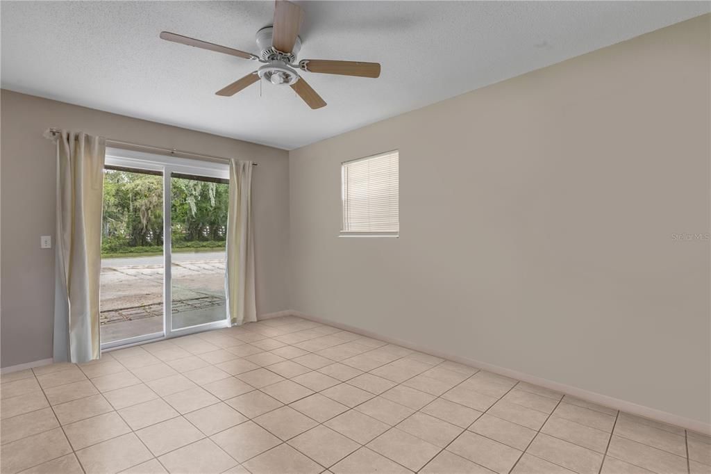 En Venta: $409,900 (4 camas, 2 baños, 2304 Pies cuadrados)
