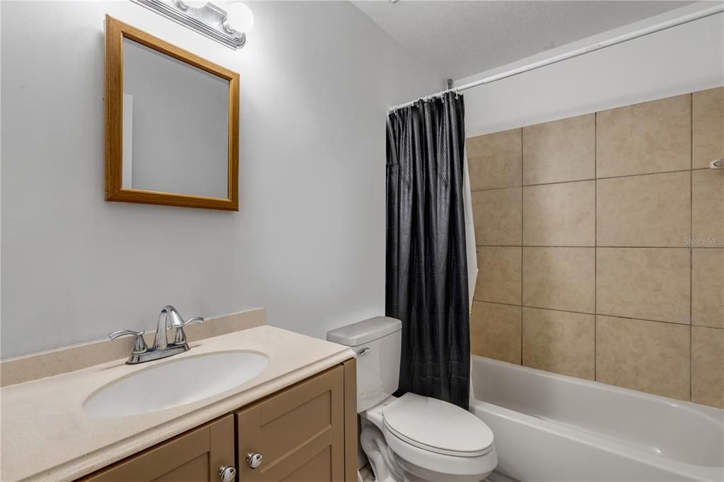 En Venta: $409,900 (4 camas, 2 baños, 2304 Pies cuadrados)