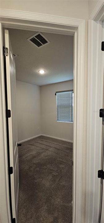 En Venta: $330,000 (4 camas, 2 baños, 1936 Pies cuadrados)