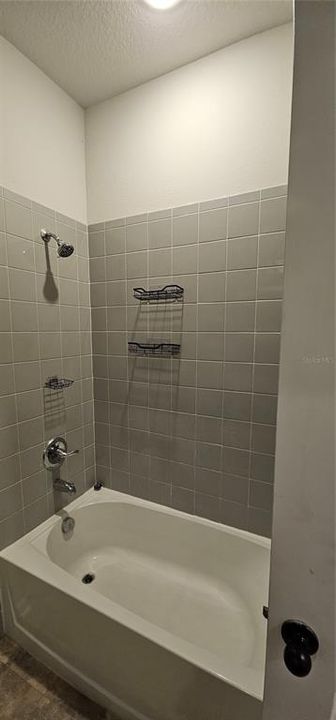 En Venta: $330,000 (4 camas, 2 baños, 1936 Pies cuadrados)