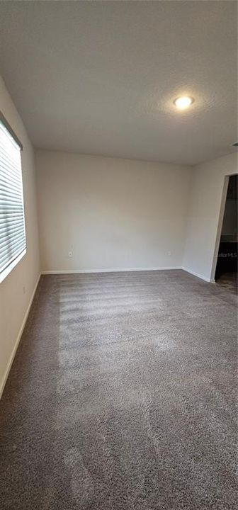 En Venta: $330,000 (4 camas, 2 baños, 1936 Pies cuadrados)