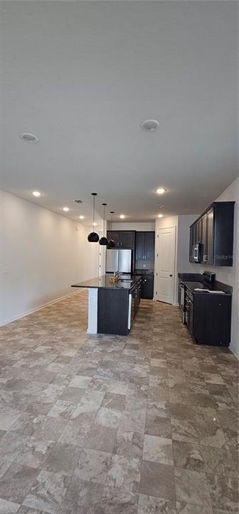 En Venta: $330,000 (4 camas, 2 baños, 1936 Pies cuadrados)