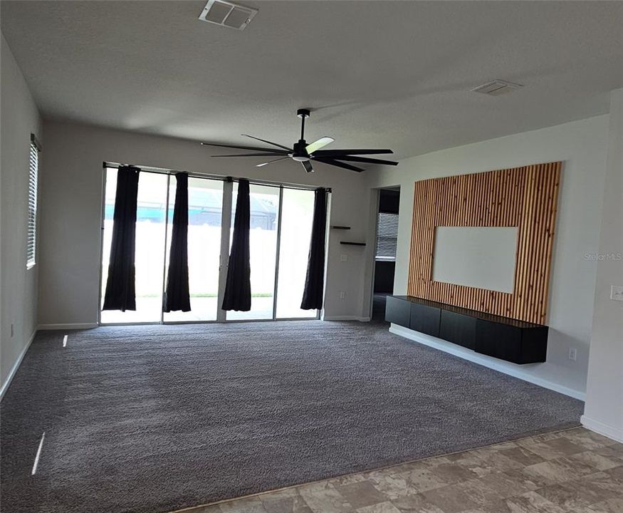 En Venta: $330,000 (4 camas, 2 baños, 1936 Pies cuadrados)