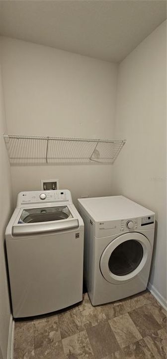En Venta: $330,000 (4 camas, 2 baños, 1936 Pies cuadrados)