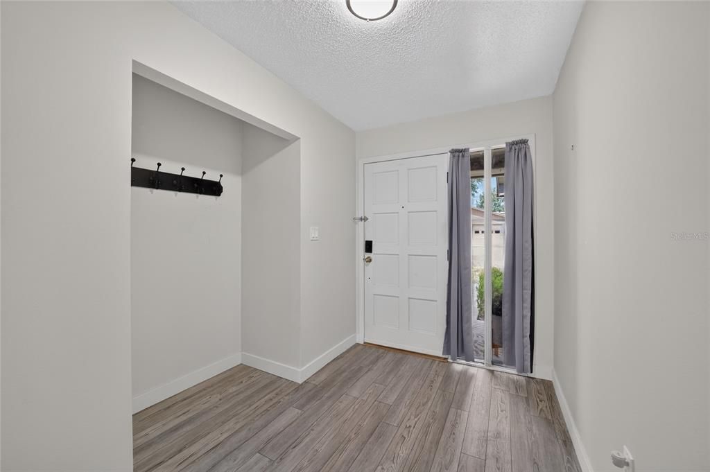 For Sale: $195,000 (2 beds, 2 baths, 1162 Square Feet)