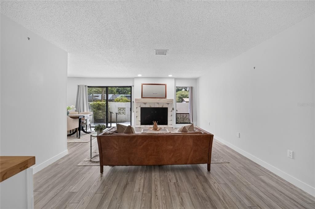For Sale: $195,000 (2 beds, 2 baths, 1162 Square Feet)