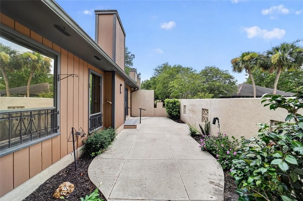 For Sale: $195,000 (2 beds, 2 baths, 1162 Square Feet)