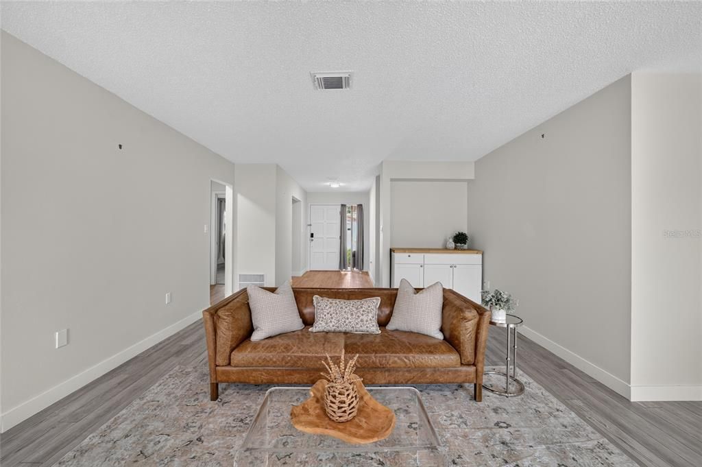 For Sale: $195,000 (2 beds, 2 baths, 1162 Square Feet)