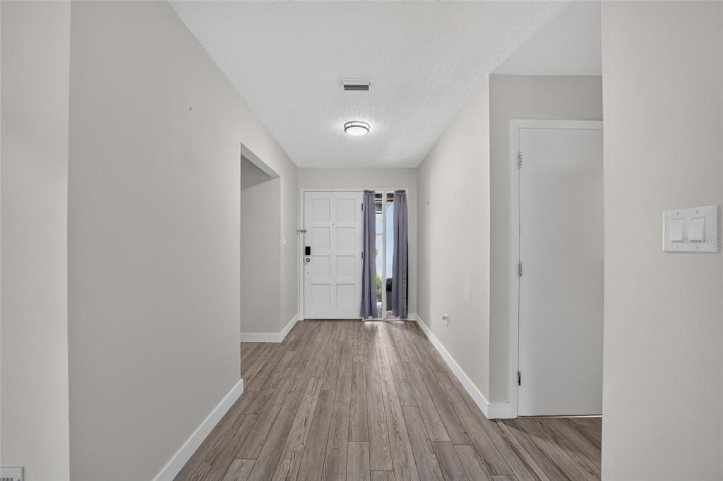 For Sale: $195,000 (2 beds, 2 baths, 1162 Square Feet)