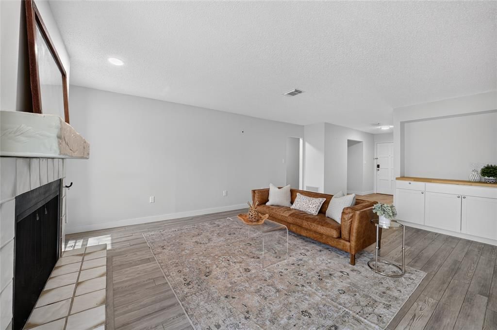 For Sale: $195,000 (2 beds, 2 baths, 1162 Square Feet)