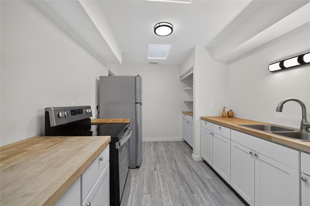 For Sale: $195,000 (2 beds, 2 baths, 1162 Square Feet)