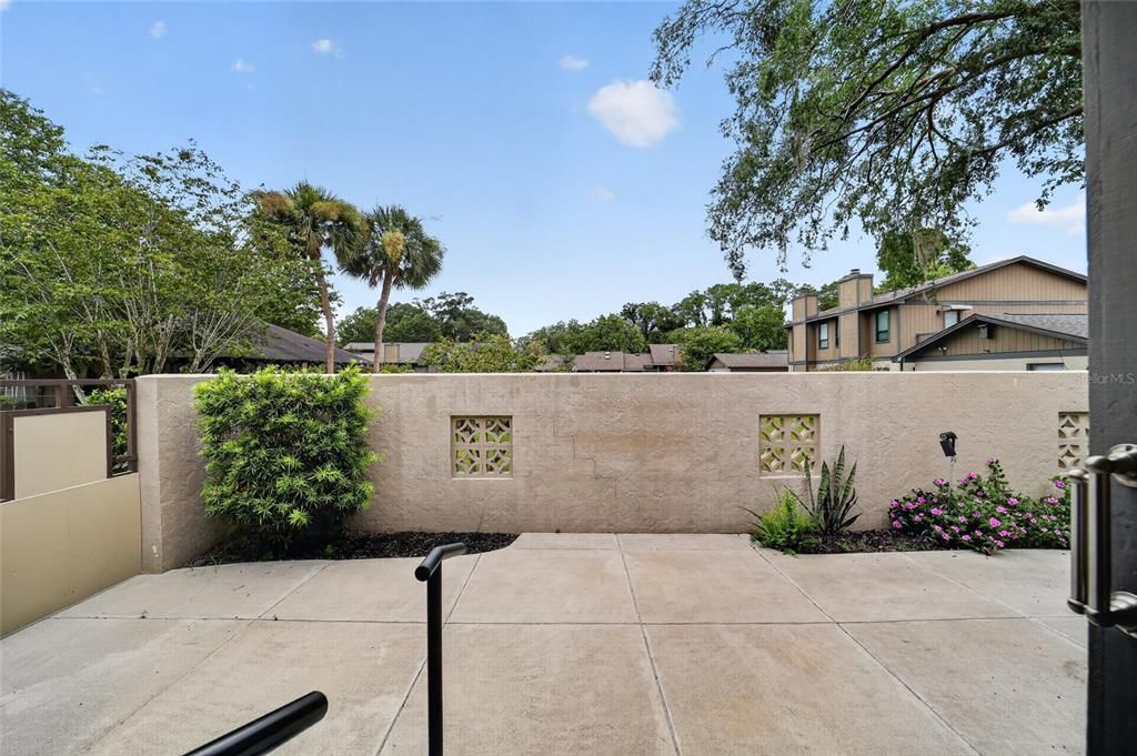 For Sale: $195,000 (2 beds, 2 baths, 1162 Square Feet)