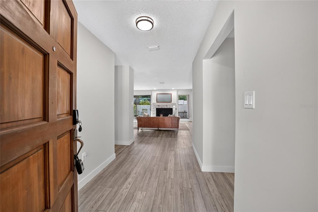 For Sale: $195,000 (2 beds, 2 baths, 1162 Square Feet)