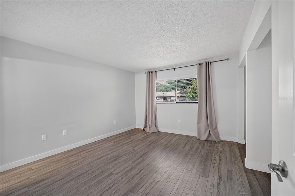 For Sale: $195,000 (2 beds, 2 baths, 1162 Square Feet)
