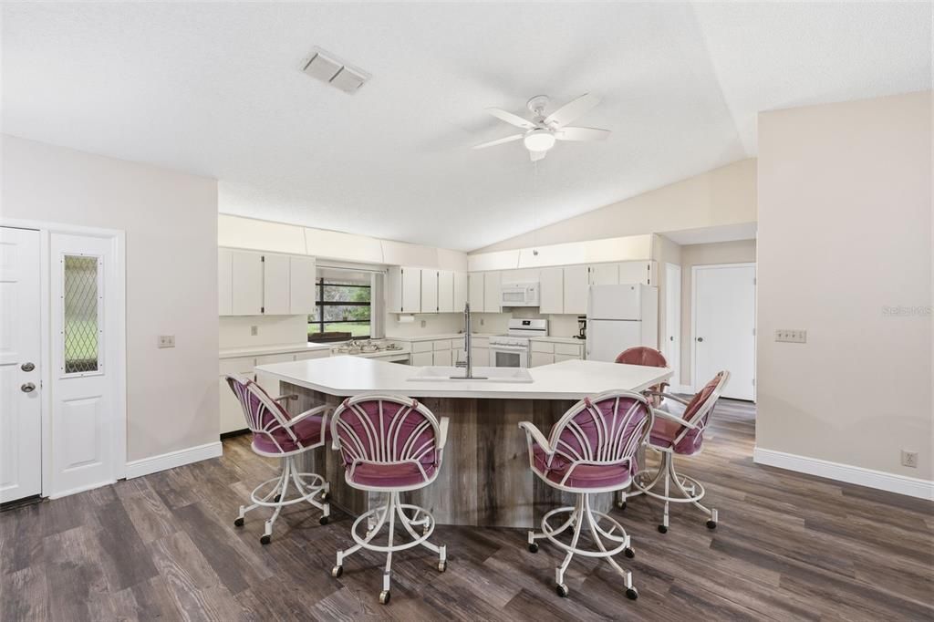 For Sale: $799,999 (3 beds, 2 baths, 1768 Square Feet)