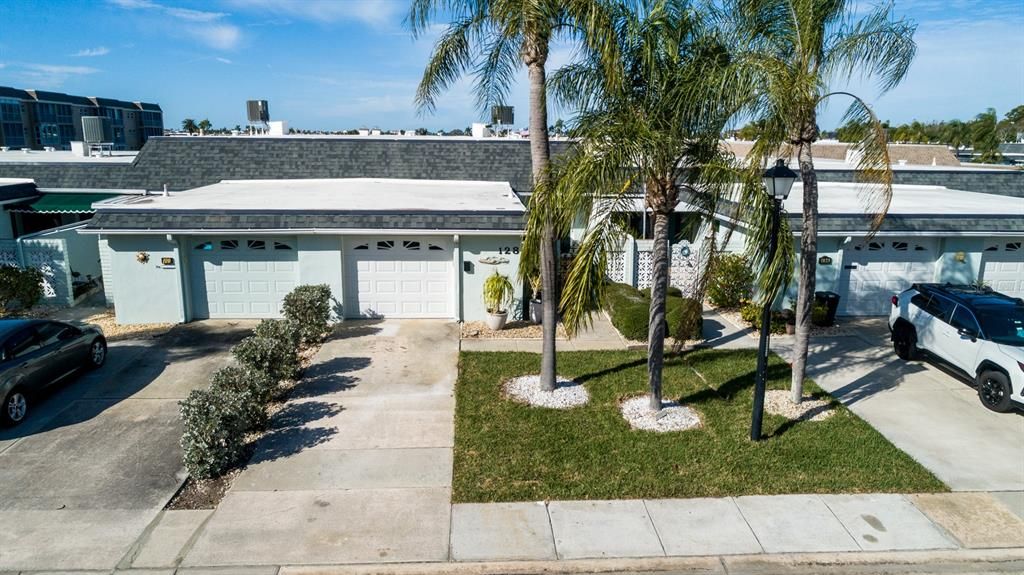 For Rent: $3,000 (2 beds, 2 baths, 1400 Square Feet)