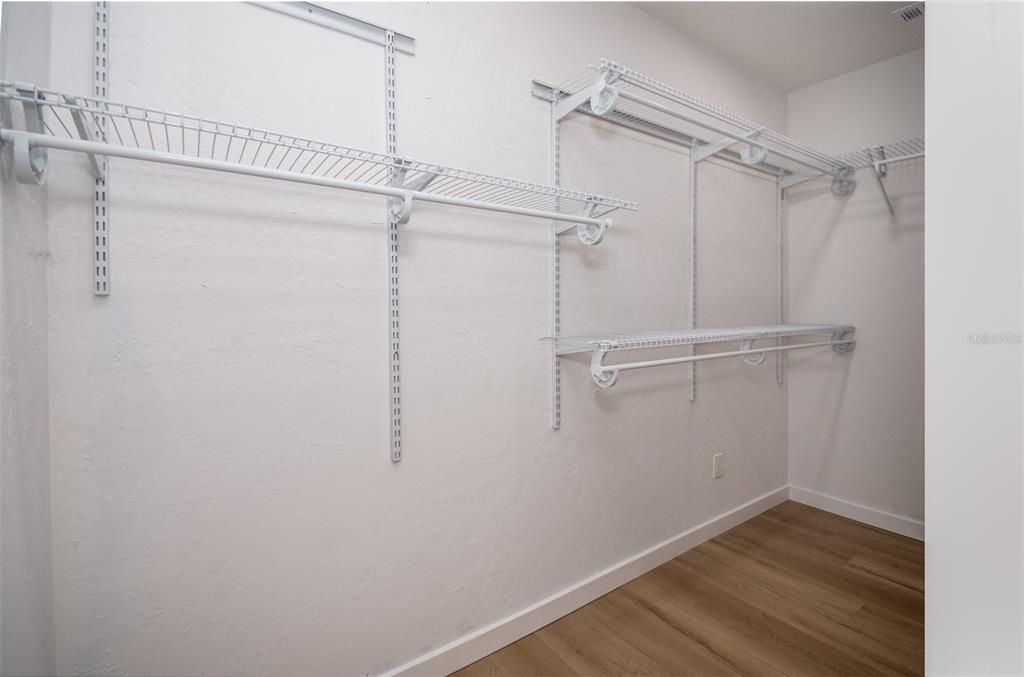 For Rent: $3,000 (2 beds, 2 baths, 1400 Square Feet)