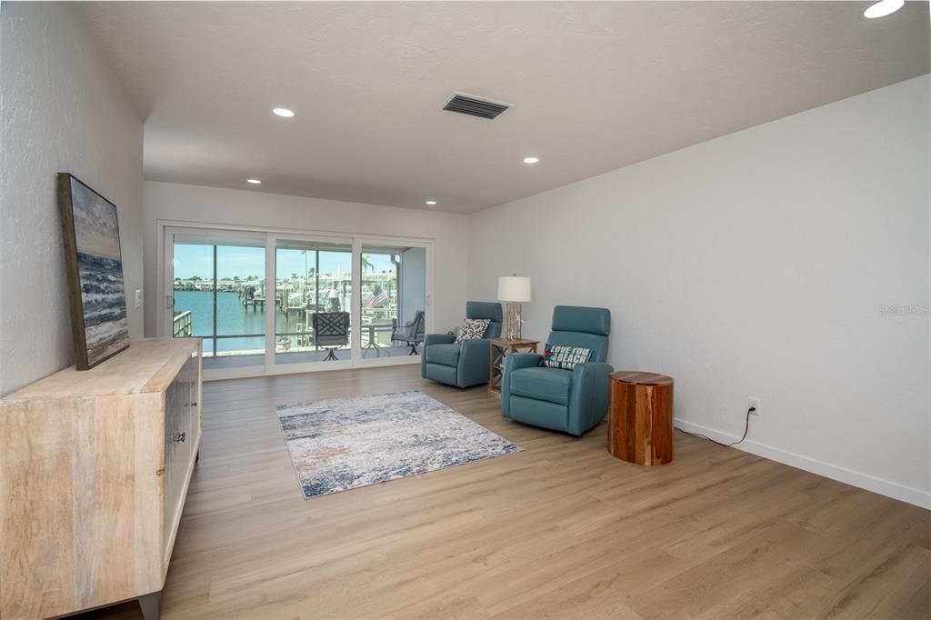 For Rent: $3,000 (2 beds, 2 baths, 1400 Square Feet)