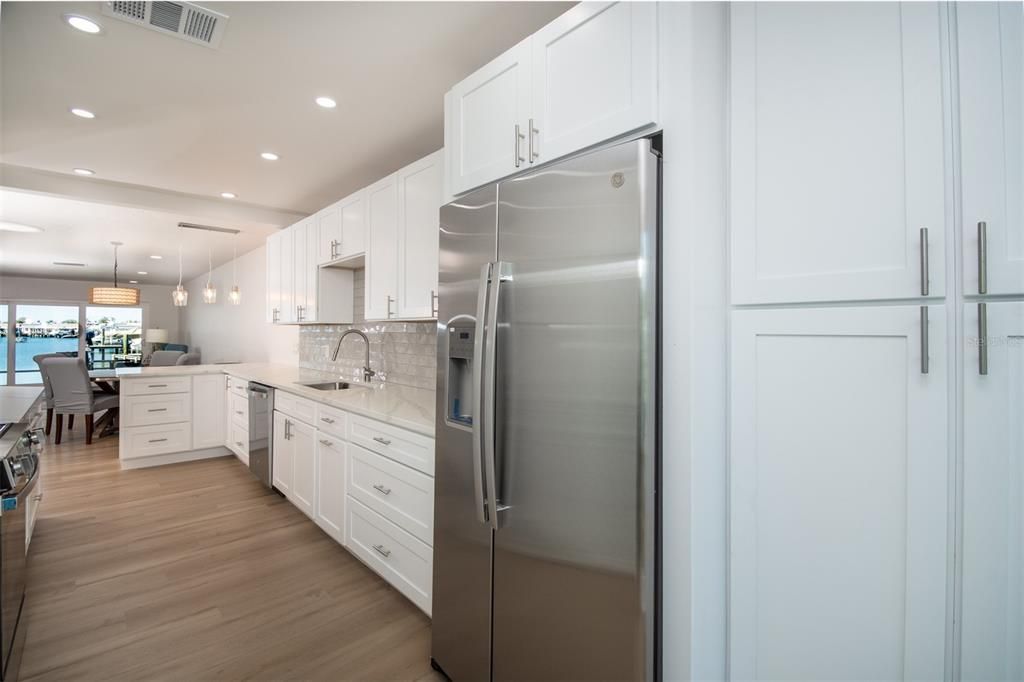 For Rent: $3,000 (2 beds, 2 baths, 1400 Square Feet)