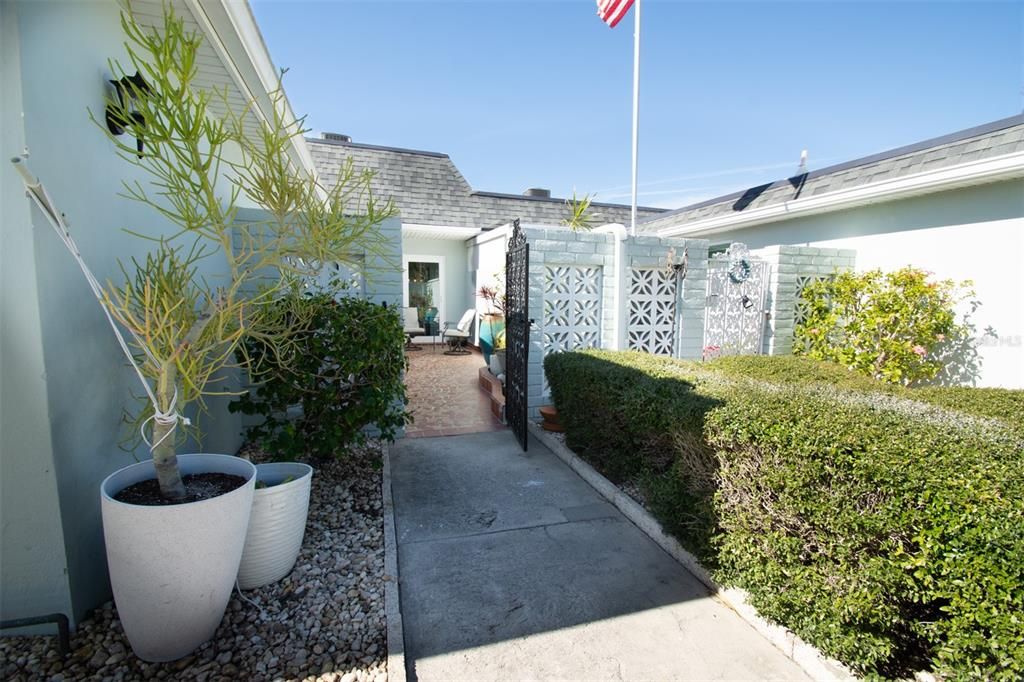 For Rent: $3,000 (2 beds, 2 baths, 1400 Square Feet)