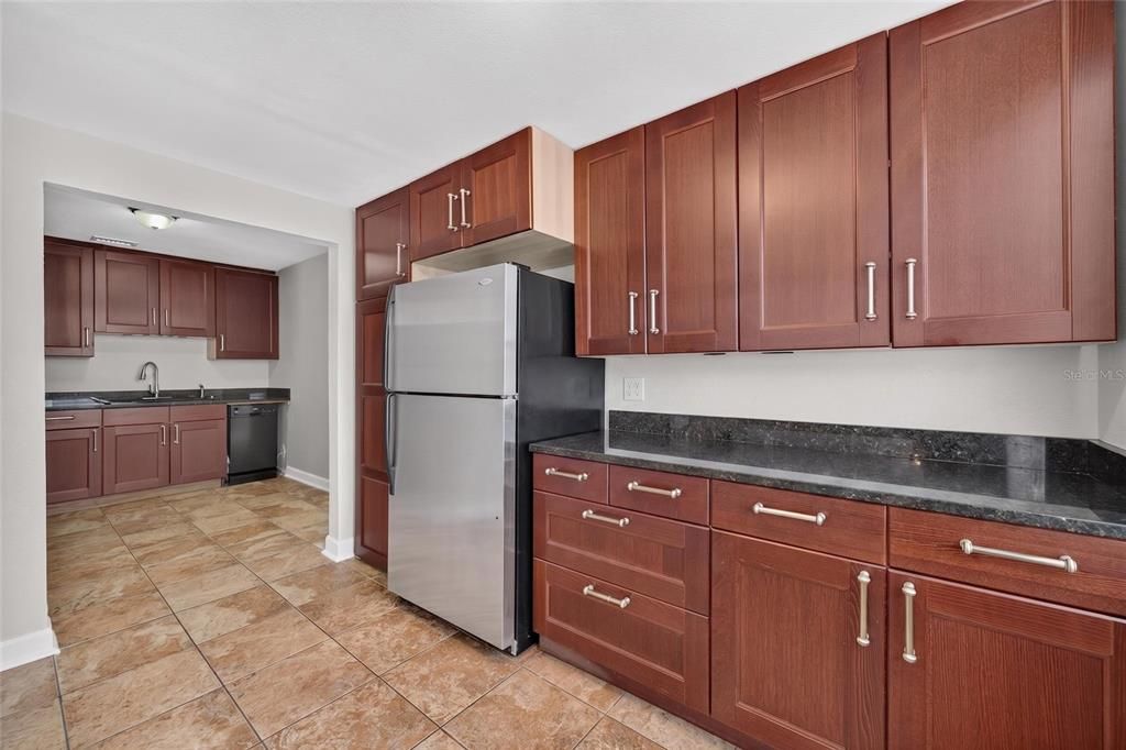 На продажу: $375,000 (3 спален, 2 ванн, 1223 Квадратных фут)
