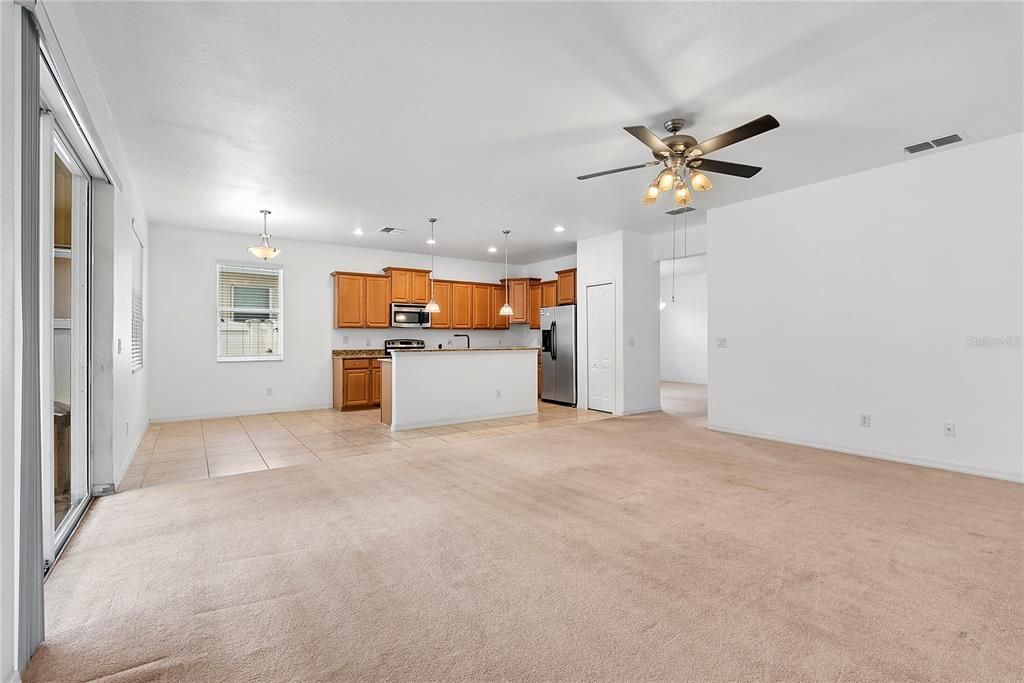 En Venta: $489,000 (4 camas, 3 baños, 2114 Pies cuadrados)