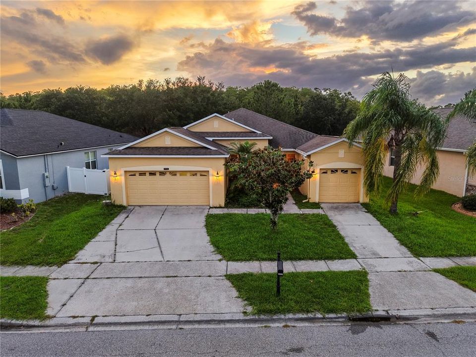 En Venta: $489,000 (4 camas, 3 baños, 2114 Pies cuadrados)