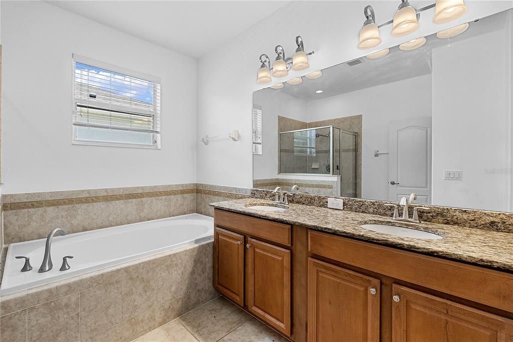 En Venta: $489,000 (4 camas, 3 baños, 2114 Pies cuadrados)