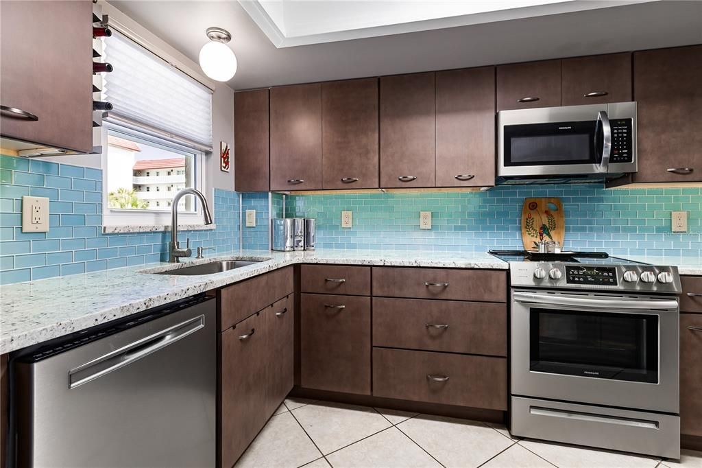 For Sale: $349,900 (3 beds, 2 baths, 1659 Square Feet)