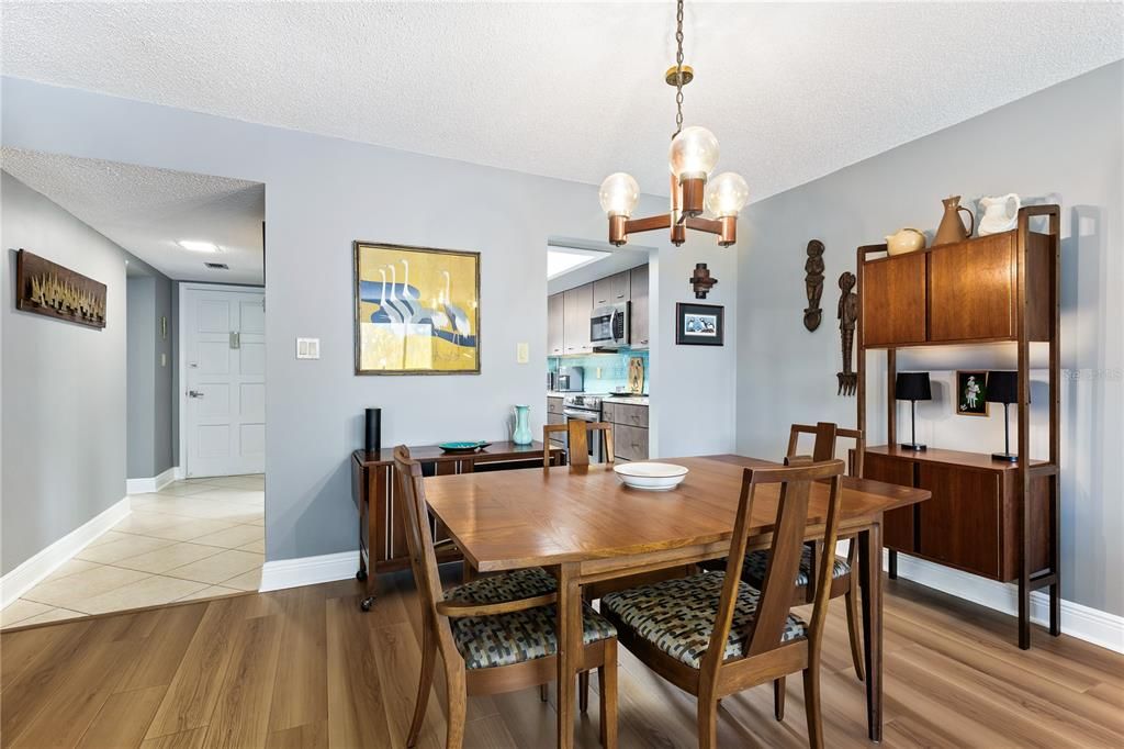 For Sale: $349,900 (3 beds, 2 baths, 1659 Square Feet)