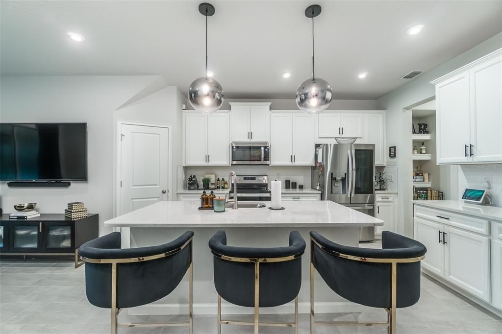 For Sale: $405,000 (3 beds, 2 baths, 1716 Square Feet)