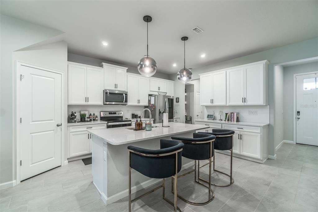 For Sale: $405,000 (3 beds, 2 baths, 1716 Square Feet)