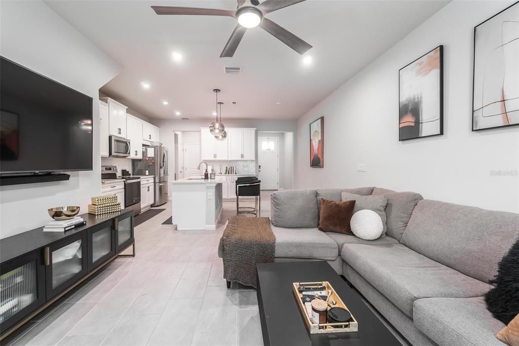 For Sale: $405,000 (3 beds, 2 baths, 1716 Square Feet)