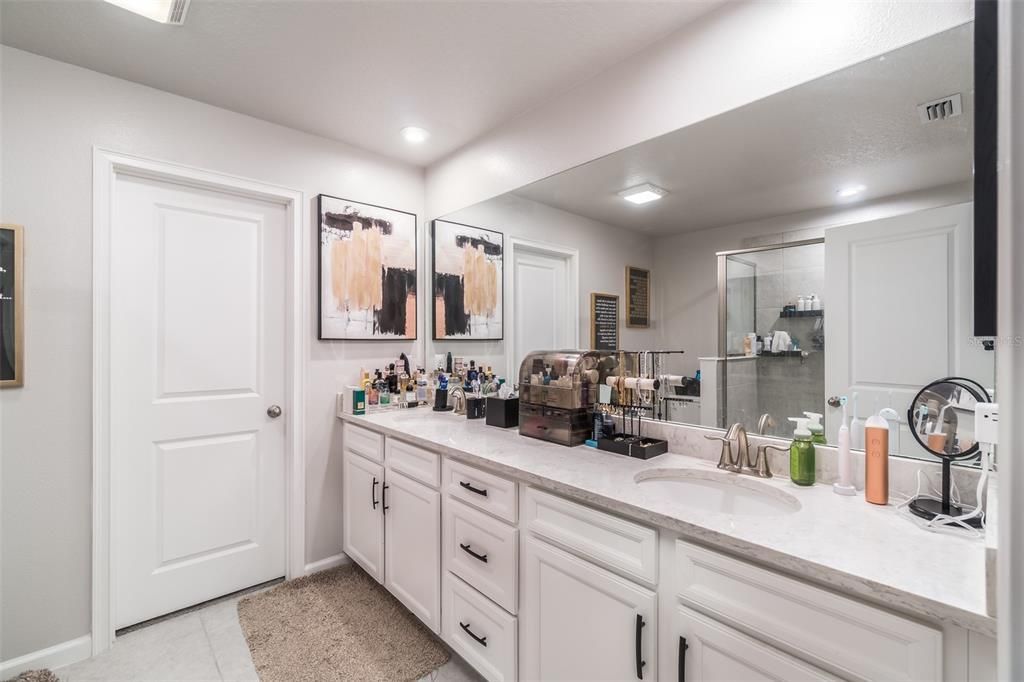 For Sale: $405,000 (3 beds, 2 baths, 1716 Square Feet)