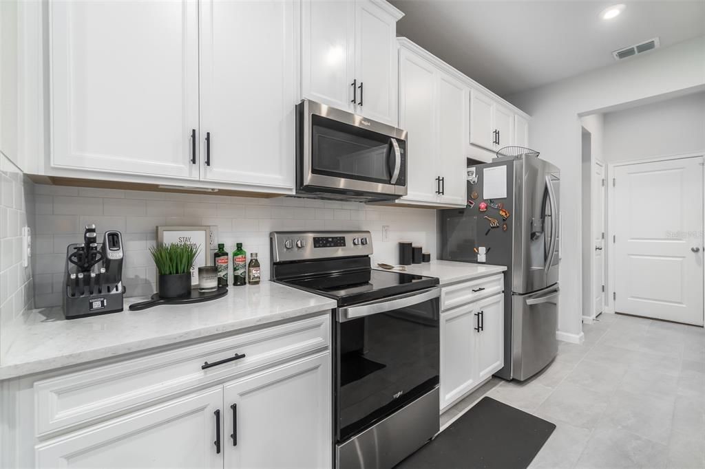 For Sale: $405,000 (3 beds, 2 baths, 1716 Square Feet)
