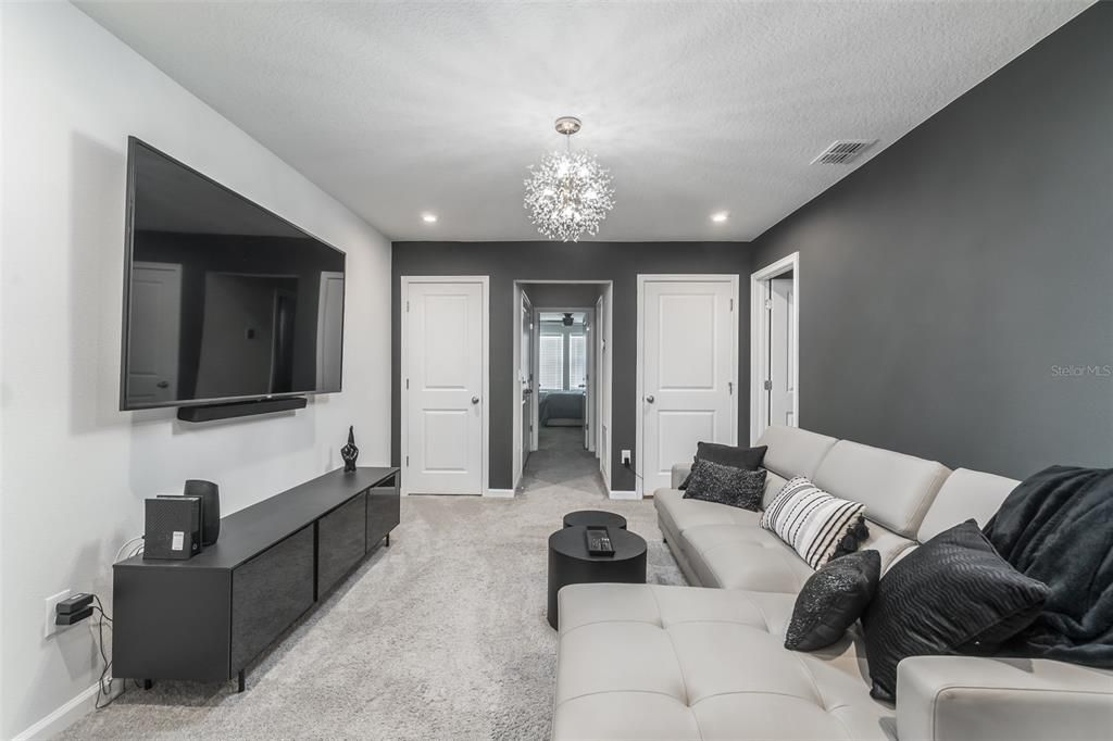 For Sale: $405,000 (3 beds, 2 baths, 1716 Square Feet)
