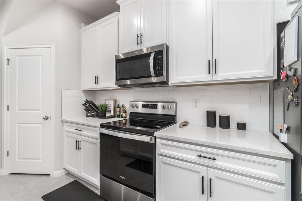 For Sale: $405,000 (3 beds, 2 baths, 1716 Square Feet)