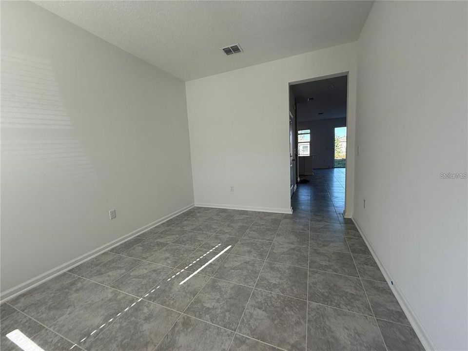 For Rent: $1,800 (3 beds, 2 baths, 1738 Square Feet)