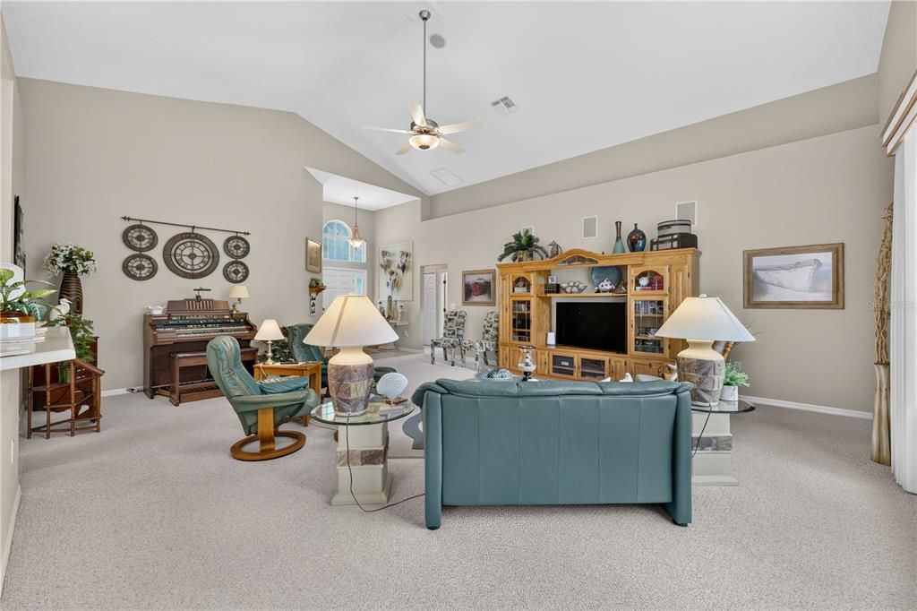 For Sale: $274,900 (3 beds, 2 baths, 1834 Square Feet)