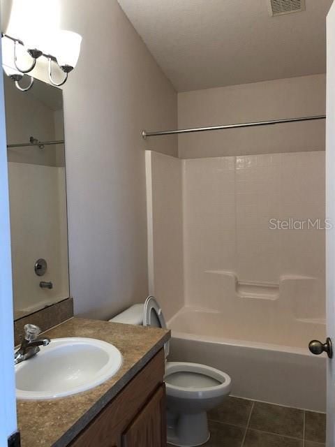 В аренду: $2,000 (2 спален, 2 ванн, 1227 Квадратных фут)